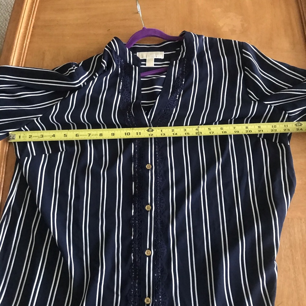 Michael Kors NWOT (fell off) Blue pinstripe Top 1X - Picture 10 of 16
